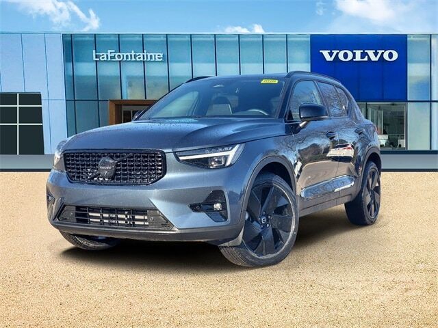 2026 VOLVO XC40