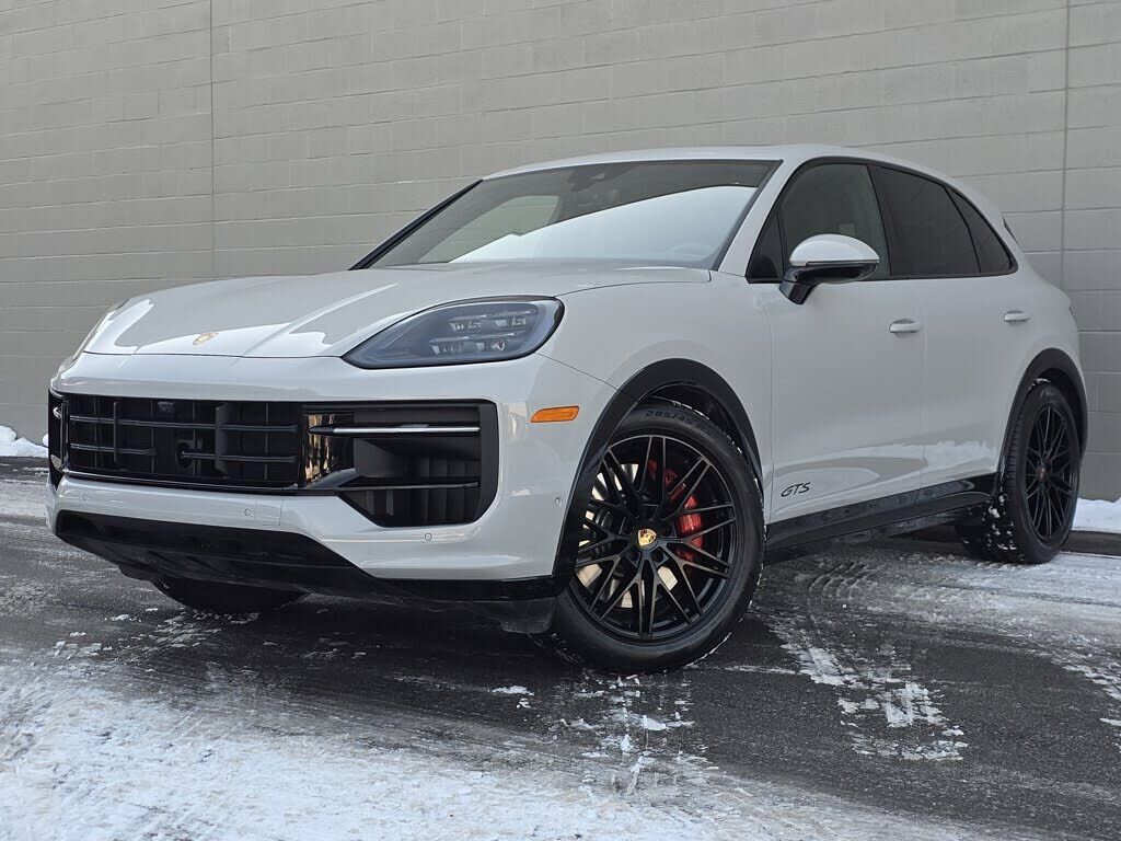 2025 PORSCHE Cayenne