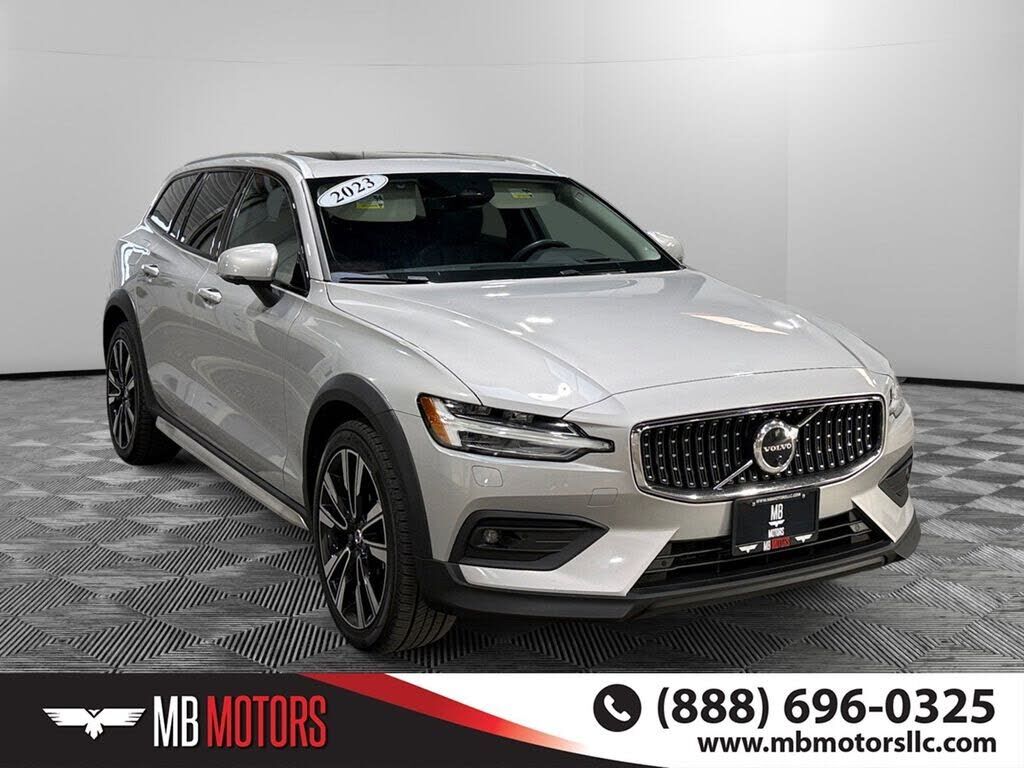 2023 VOLVO V60CC