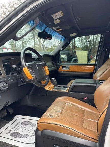 2011 LINCOLN Navigator