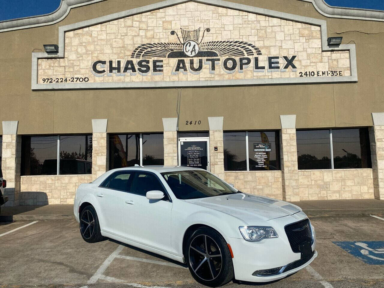 2019 CHRYSLER 300