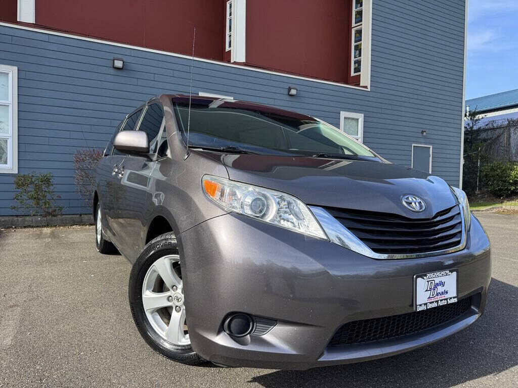 2012 TOYOTA Sienna