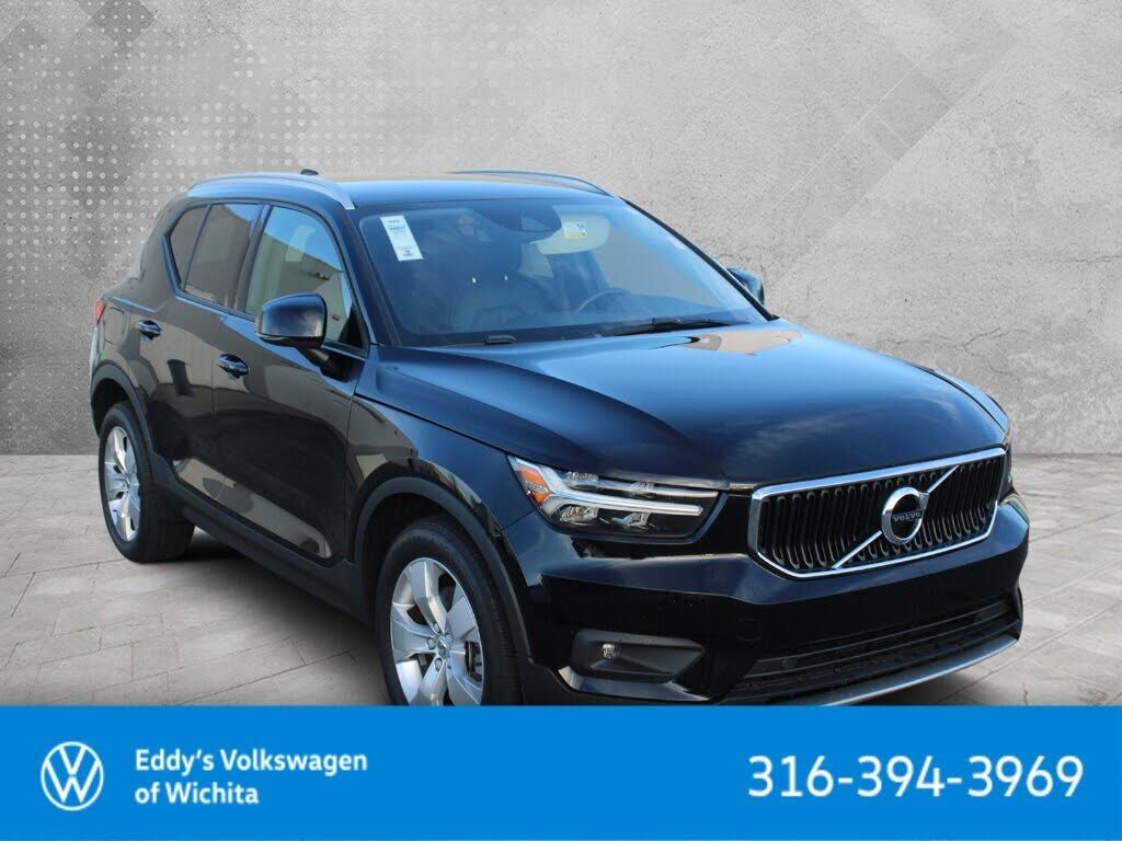 2021 VOLVO XC40