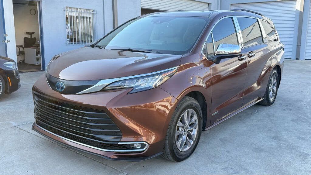 2021 TOYOTA Sienna