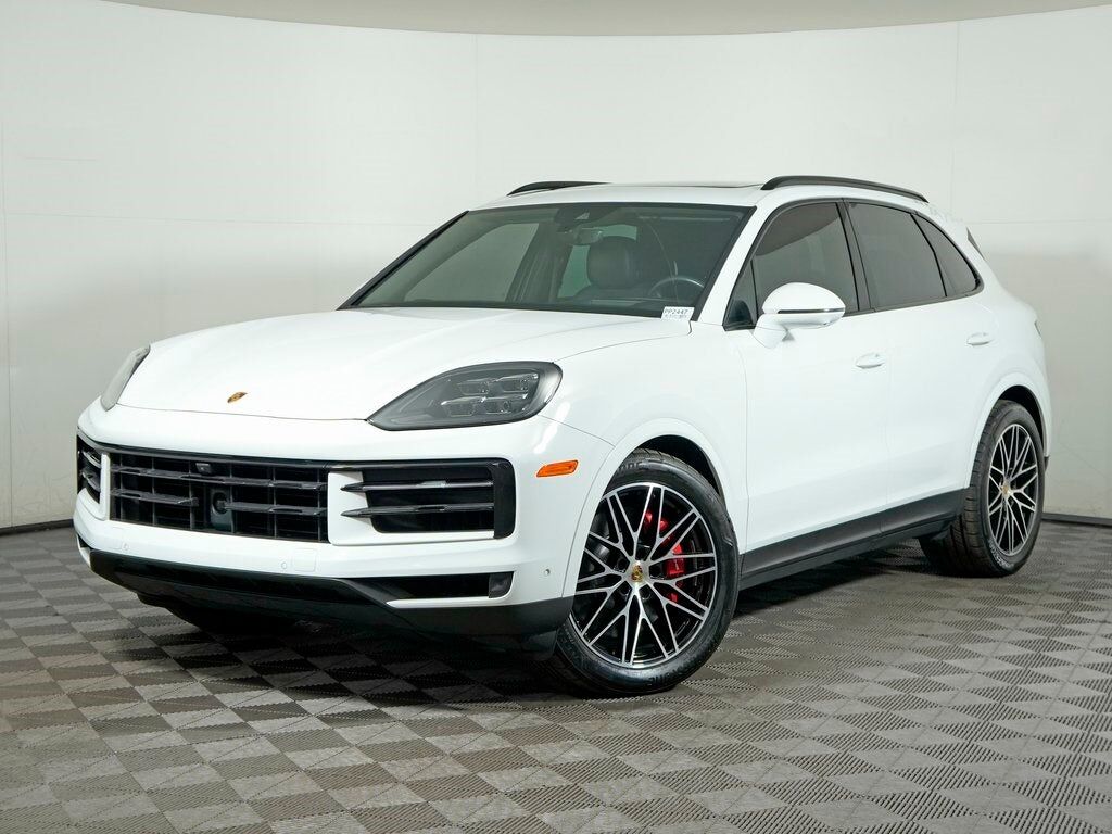 2024 PORSCHE Cayenne