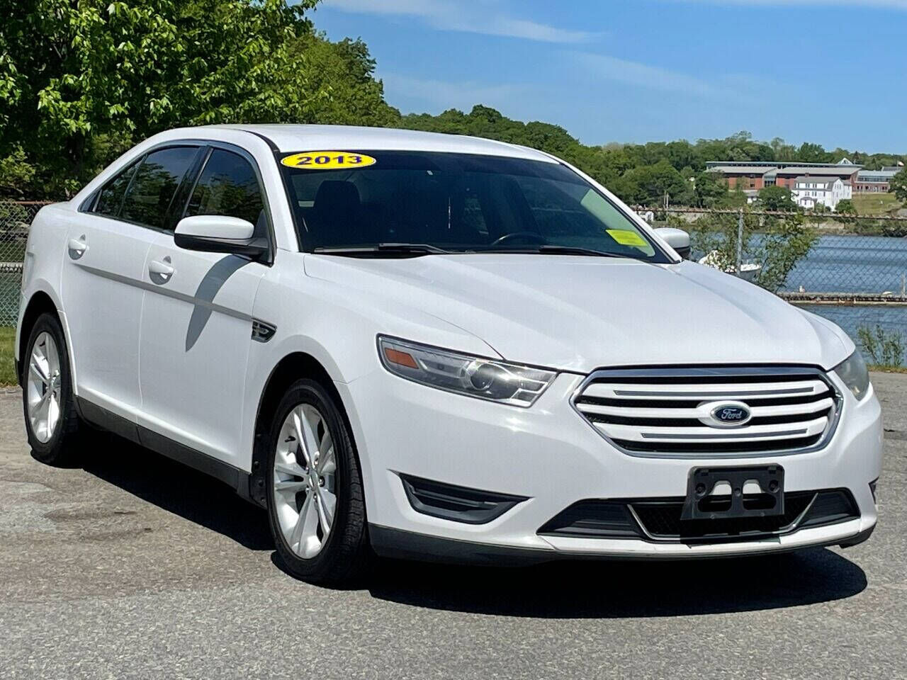 2013 FORD Taurus