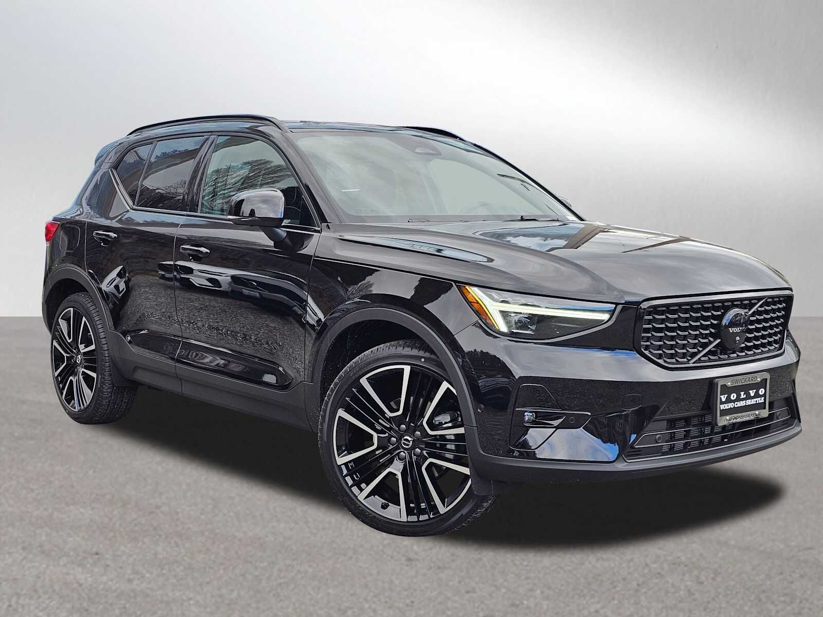 2026 VOLVO XC40