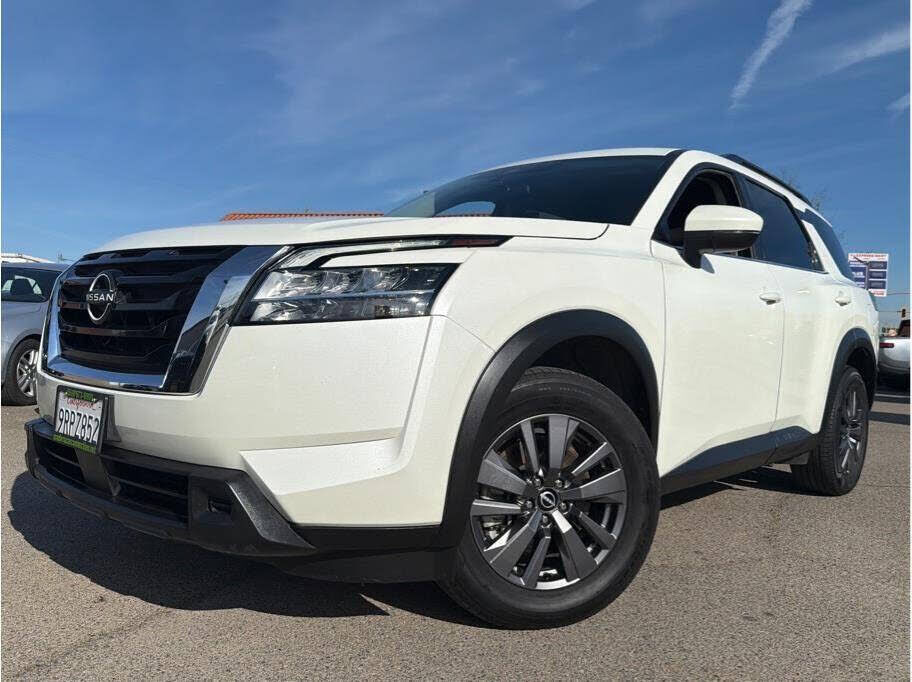 2022 NISSAN Pathfinder