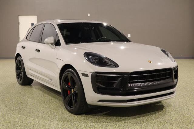 2022 PORSCHE Macan