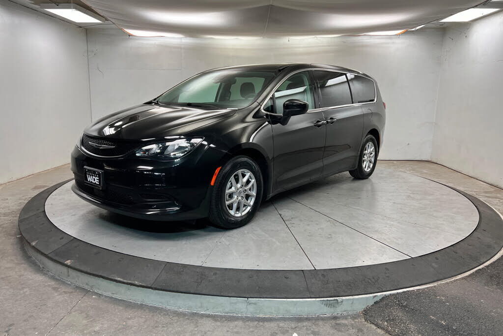 2023 CHRYSLER Voyager