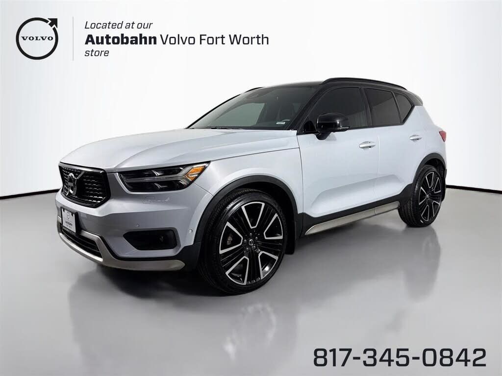 2022 VOLVO XC40