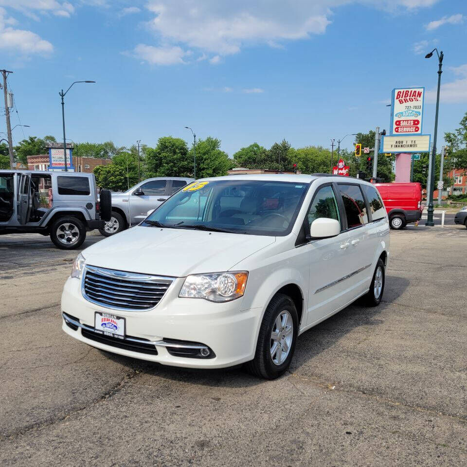2013 CHRYSLER Town and Country