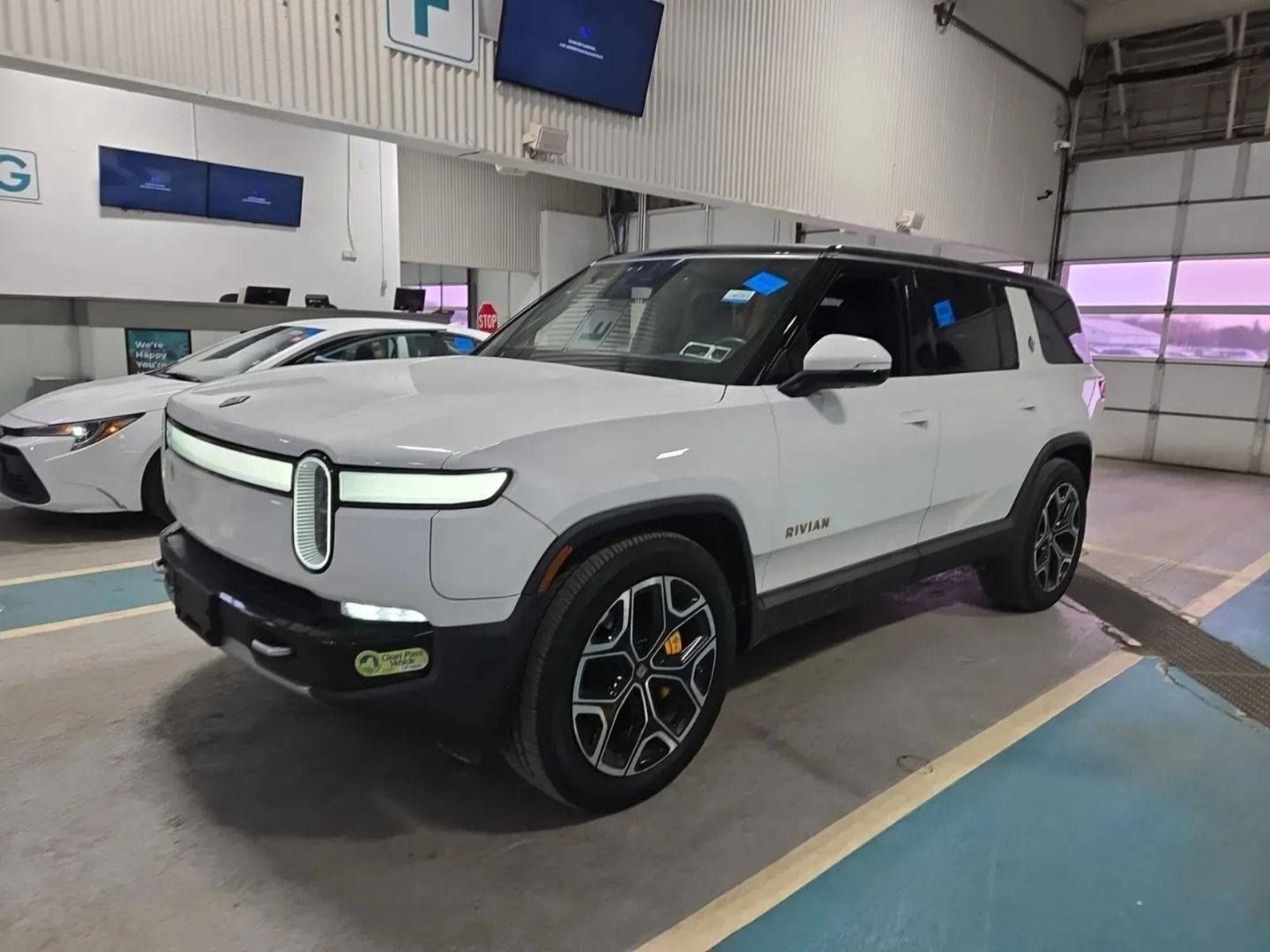 2022 RIVIAN R1S