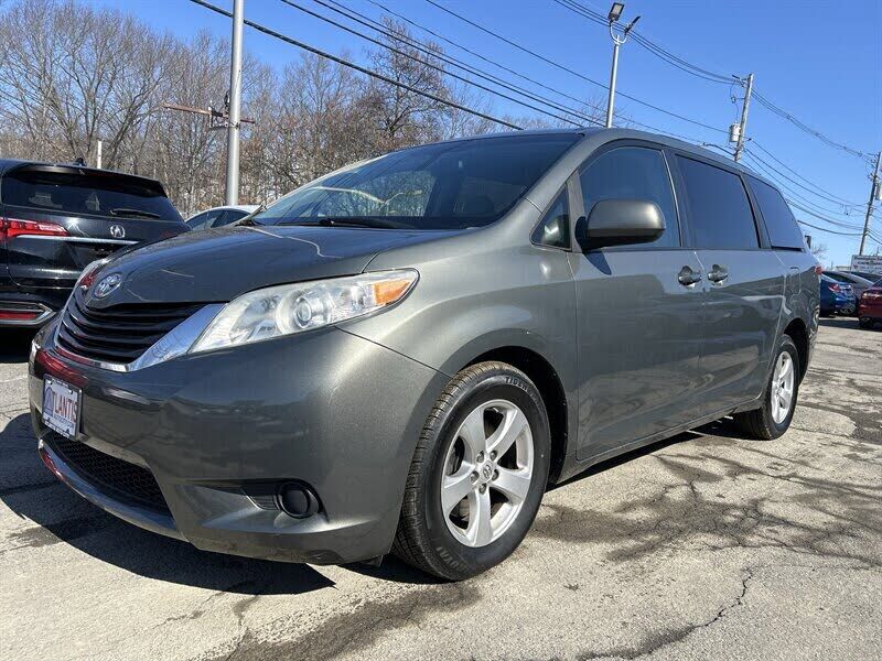 2011 TOYOTA Sienna