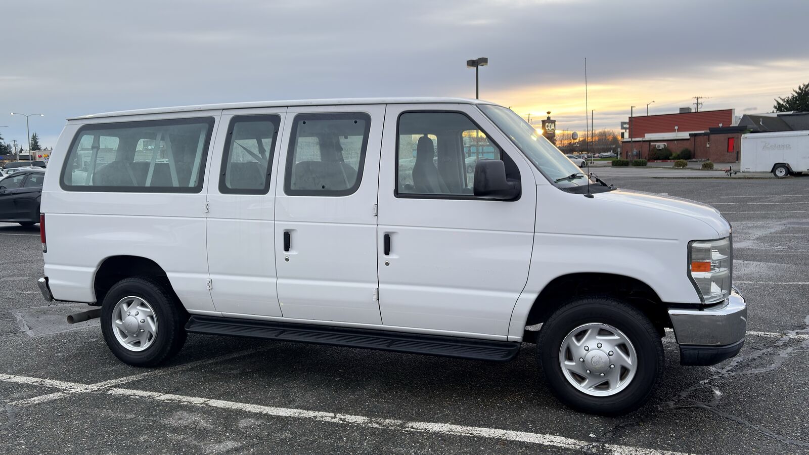 2011 FORD E-350