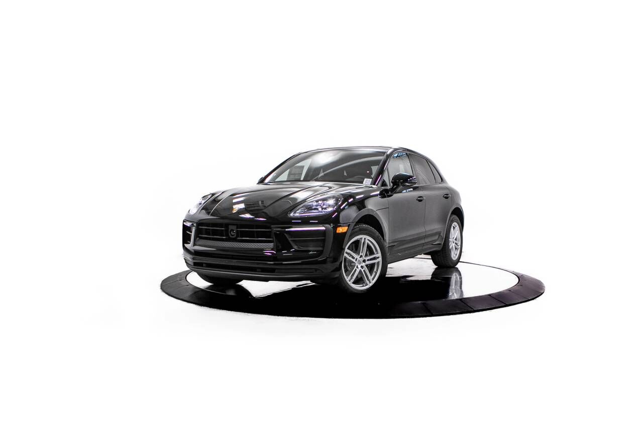 2026 PORSCHE Macan