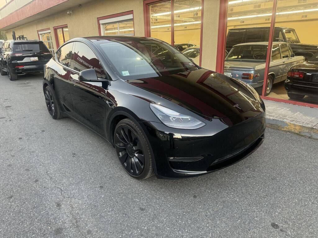 2023 TESLA Model Y