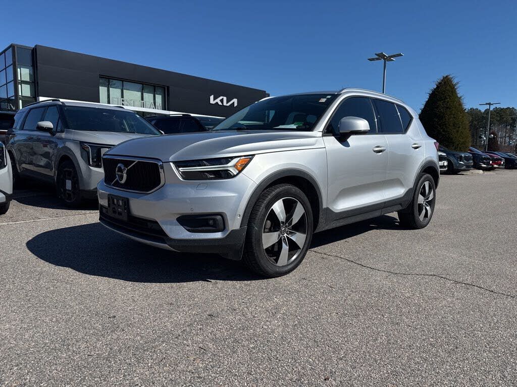 2019 VOLVO XC40