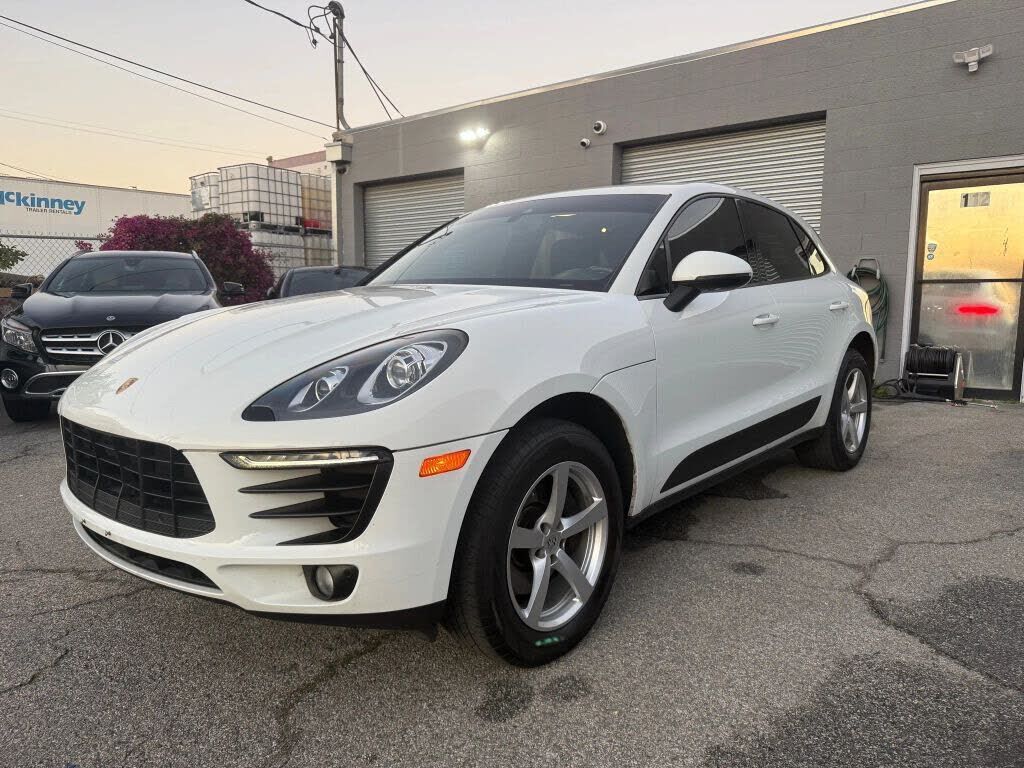 2018 PORSCHE Macan