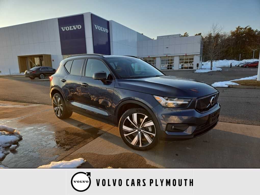 2022 VOLVO XC40