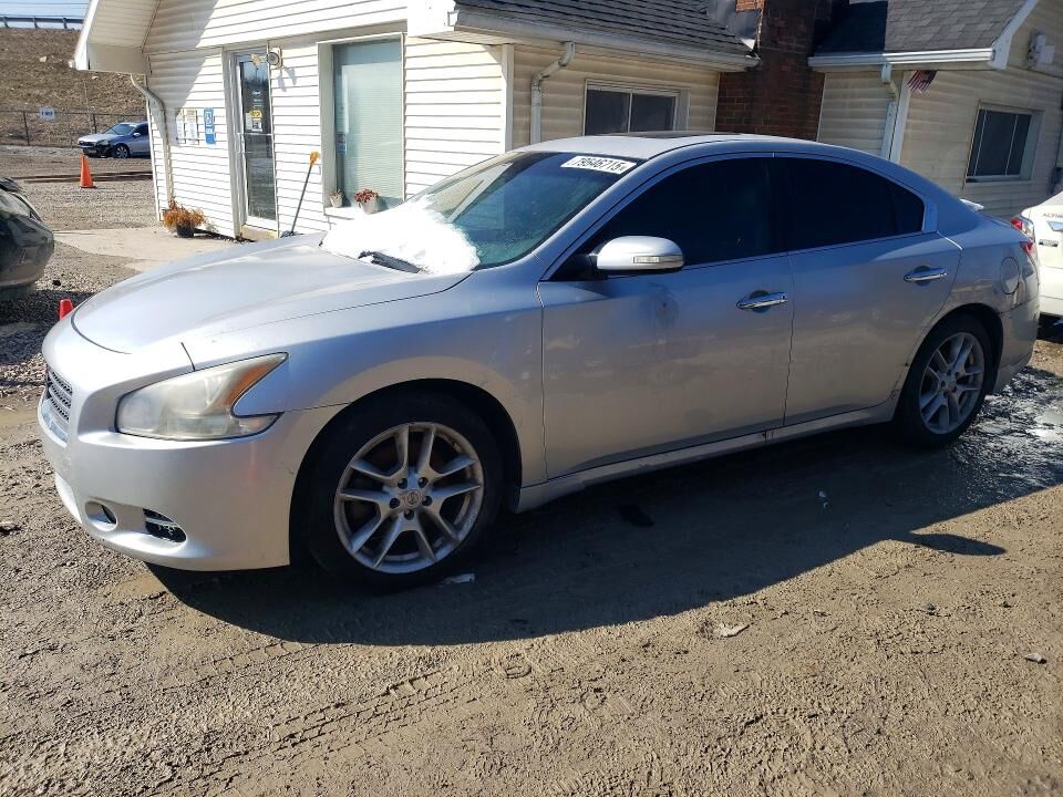 2010 NISSAN Maxima