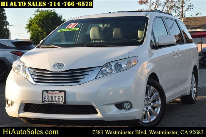 2011 TOYOTA Sienna