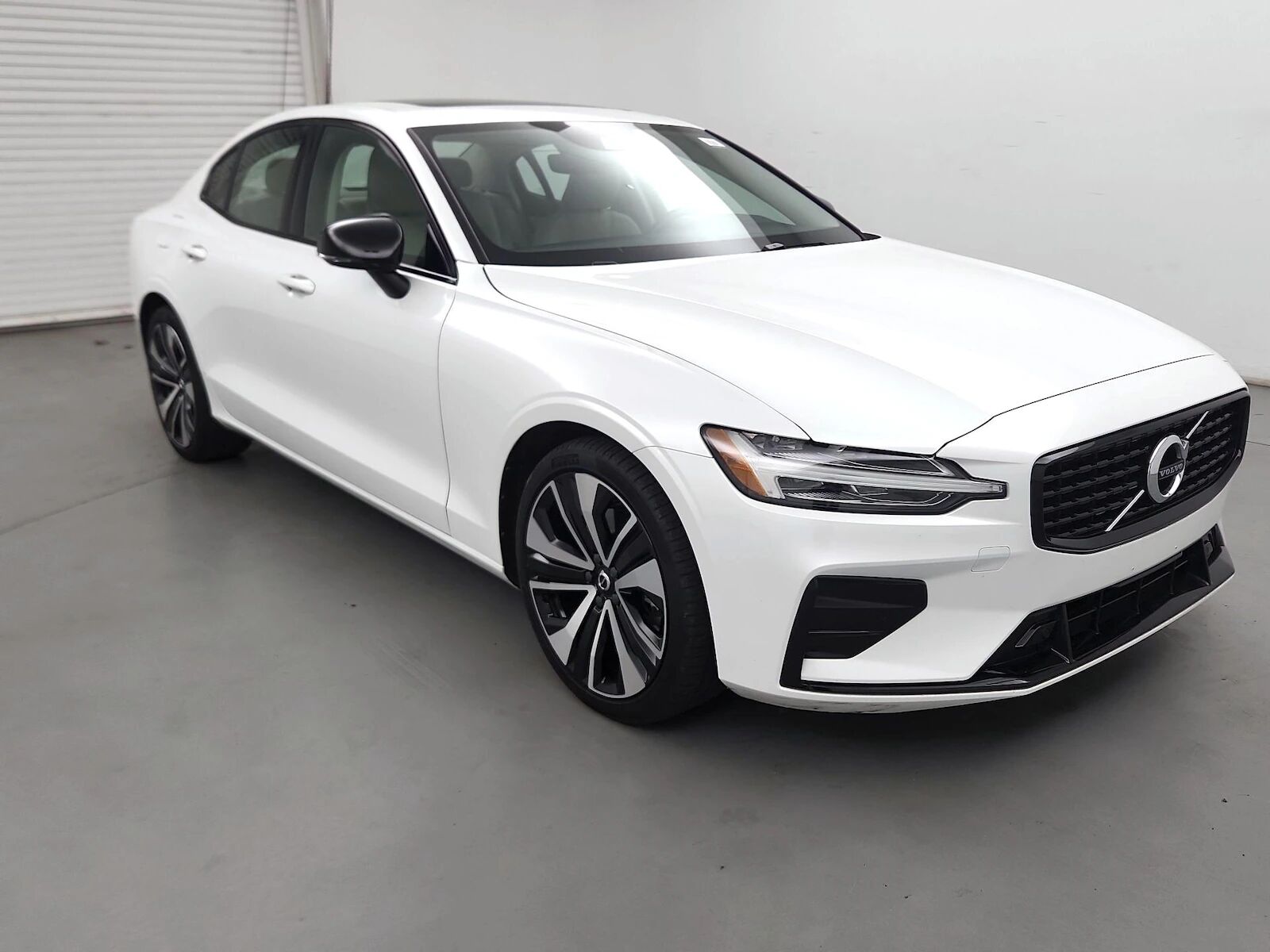 2022 VOLVO S60