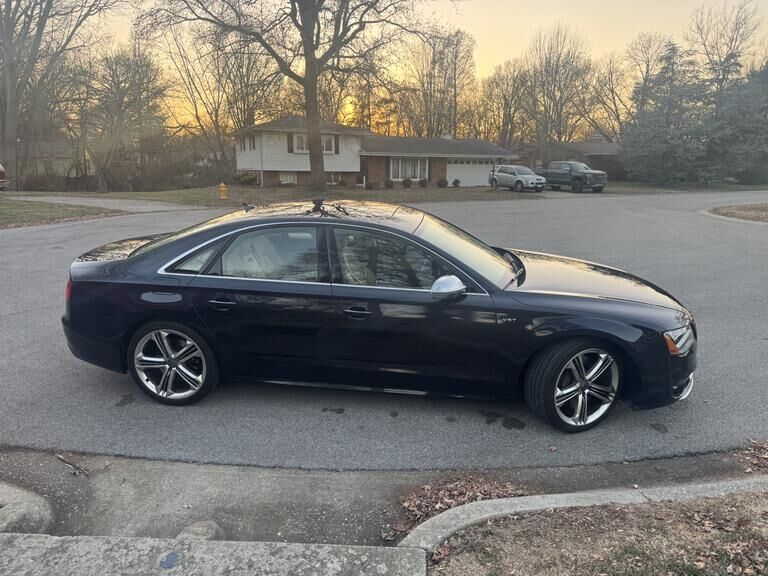 Audi S8