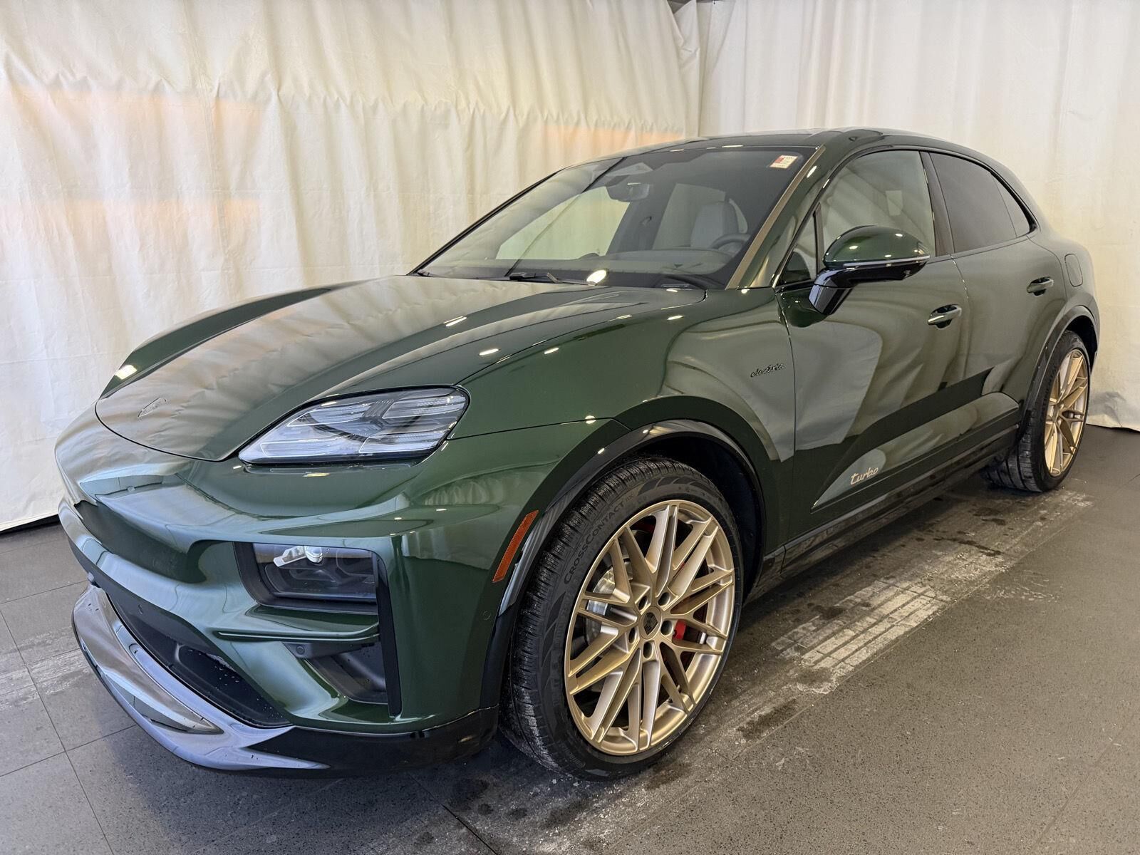 2026 PORSCHE Macan