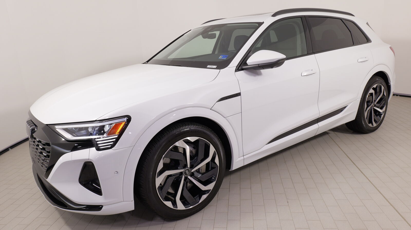 2024 AUDI Q8