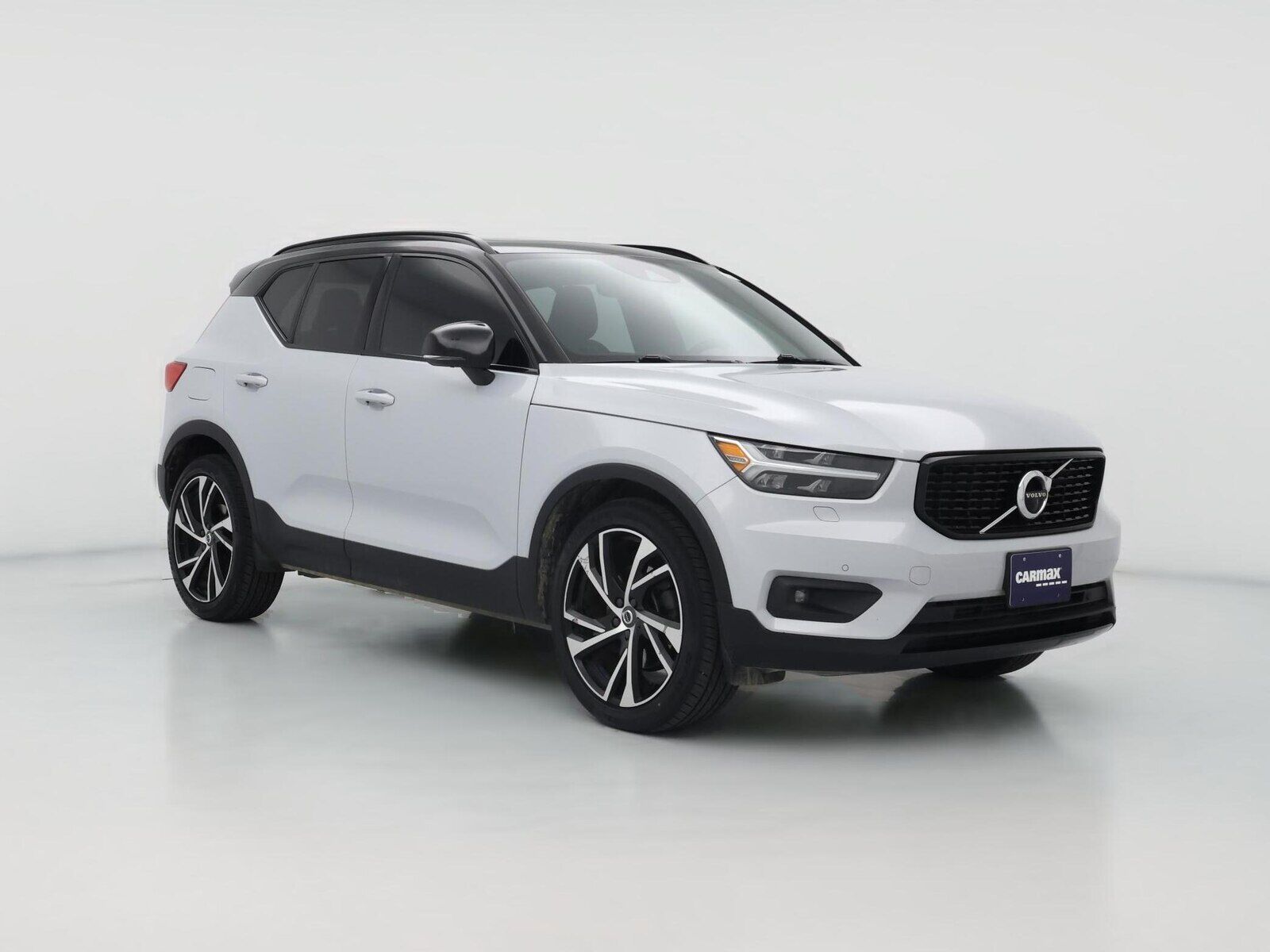 2022 VOLVO XC40