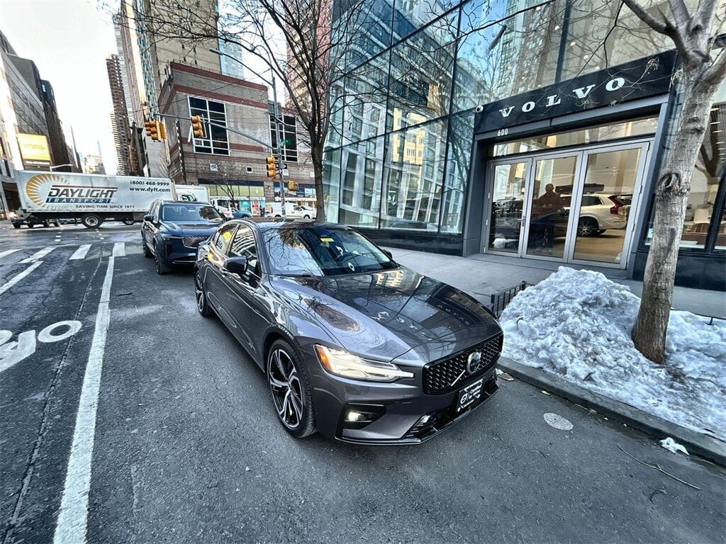 2023 VOLVO S60