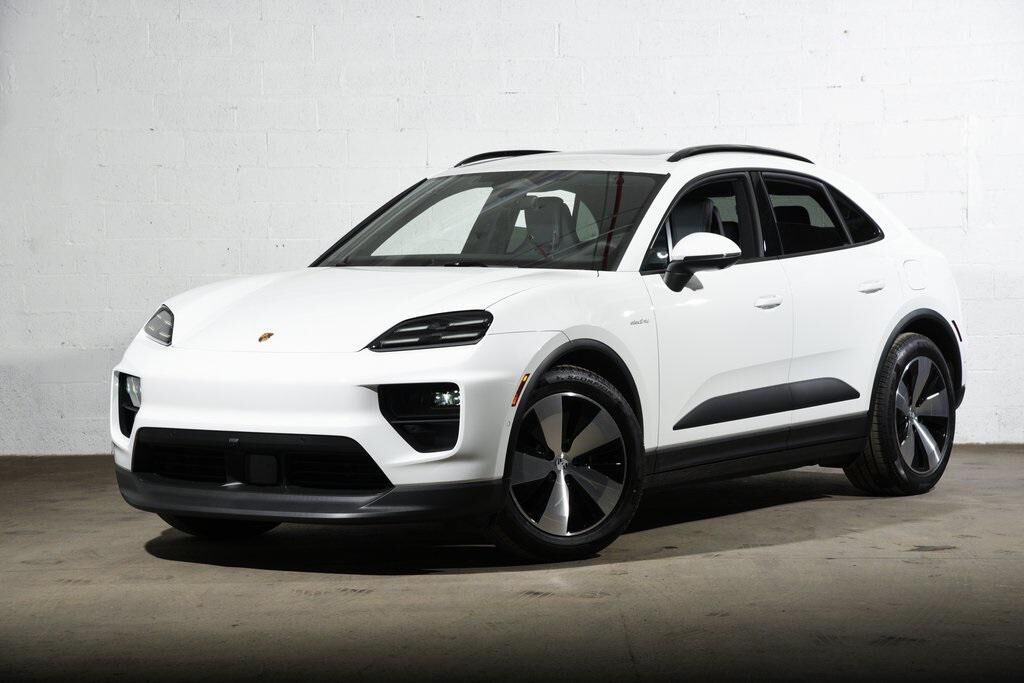 2026 PORSCHE Macan