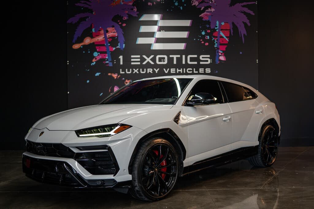 2022 LAMBORGHINI URUS