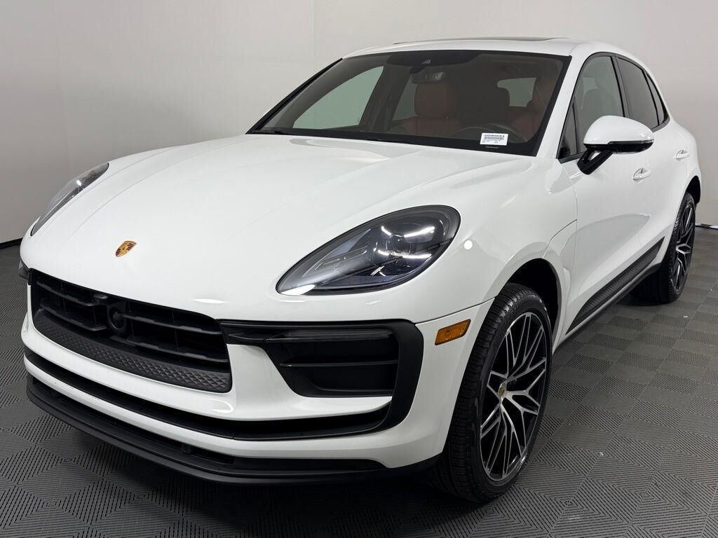 2026 PORSCHE Macan
