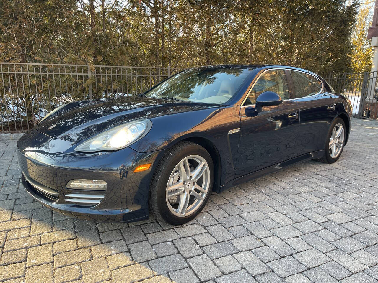 2011 PORSCHE Panamera