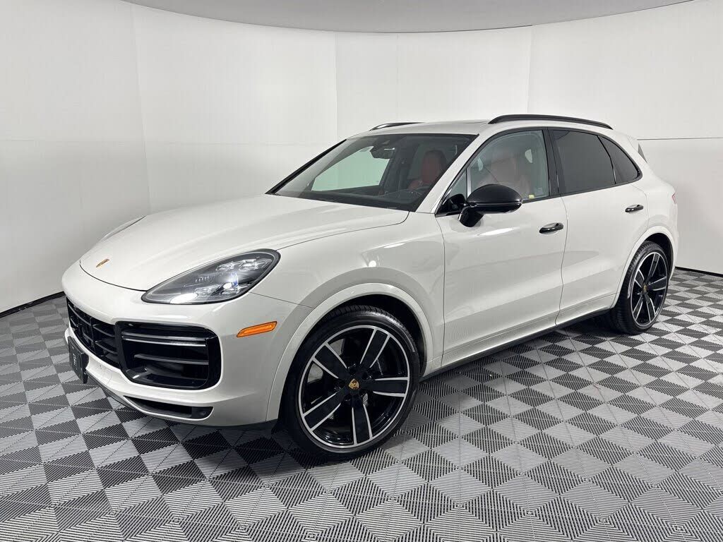 2022 PORSCHE Cayenne