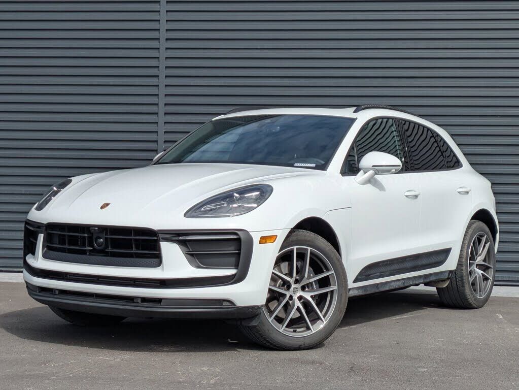 2025 PORSCHE Macan
