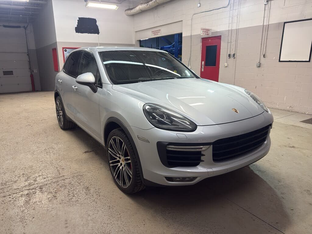 2016 PORSCHE Cayenne