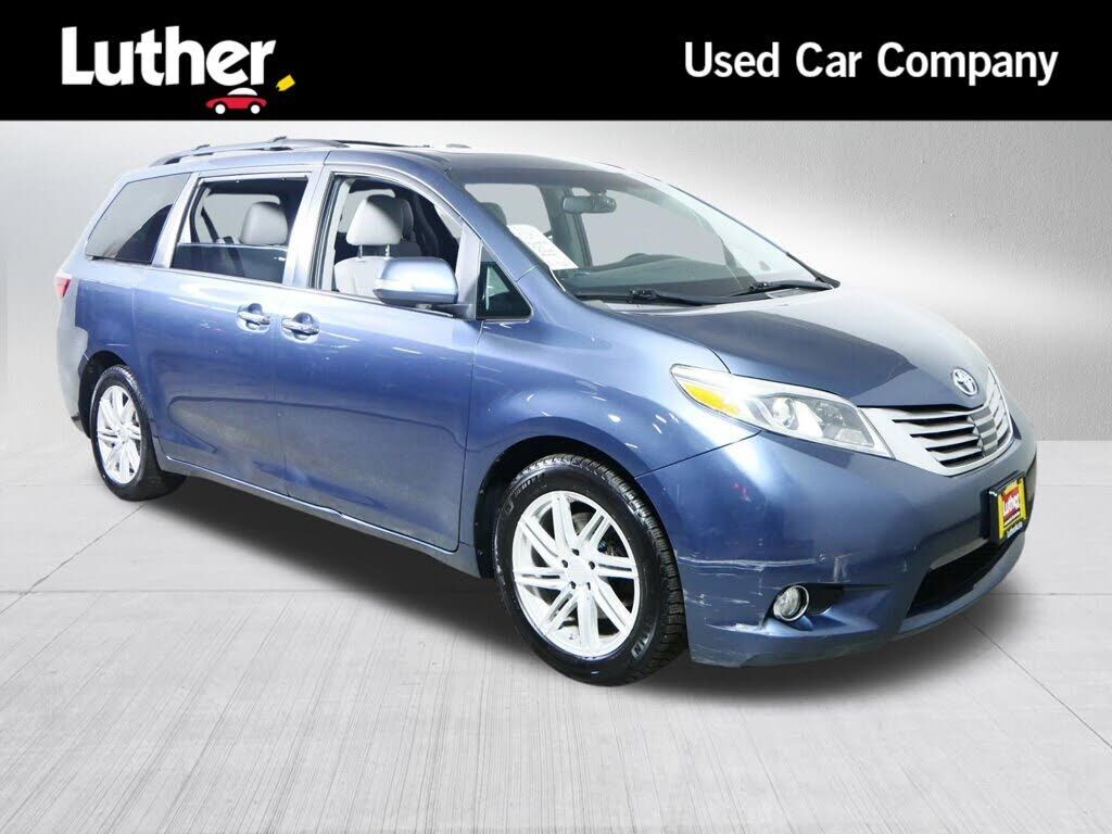 2017 TOYOTA Sienna