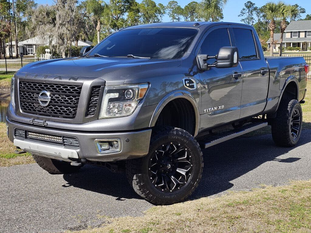 2017 NISSAN Titan
