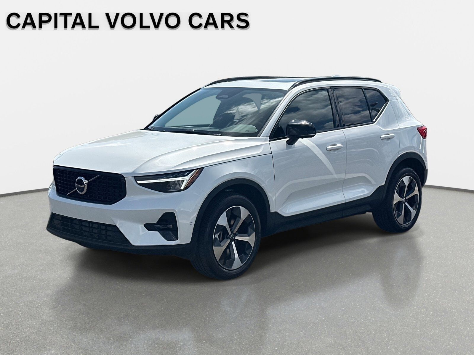 2026 VOLVO XC40