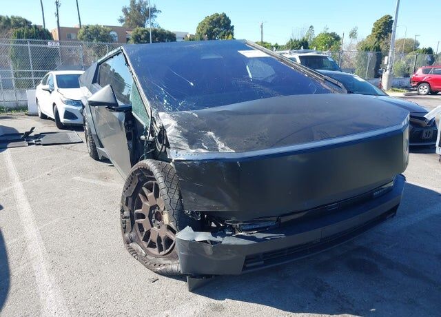 2024 TESLA Cybertruck