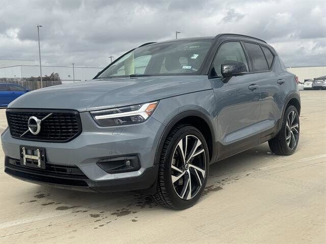2020 VOLVO XC40