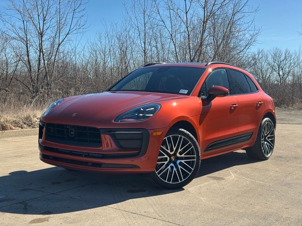 2025 PORSCHE Macan