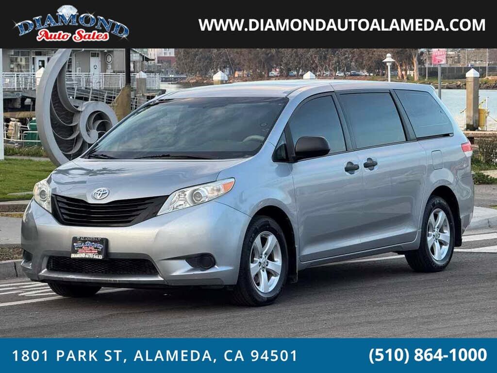 2011 TOYOTA Sienna