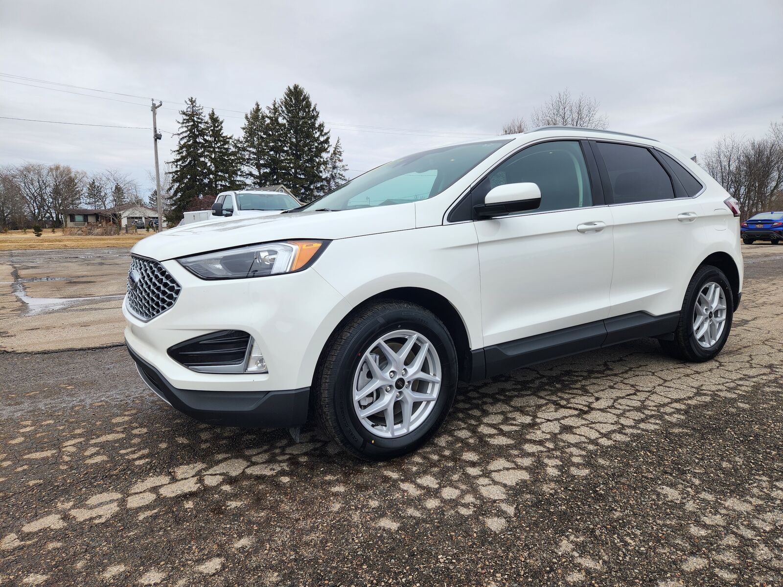 2023 FORD Edge