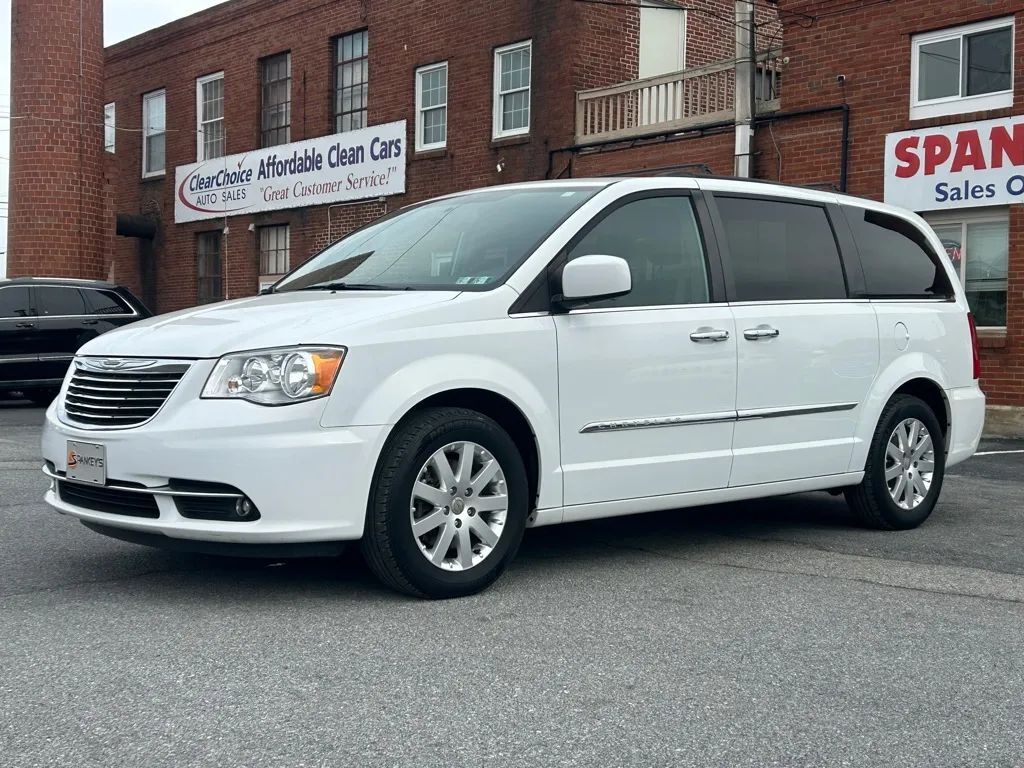2016 CHRYSLER Town and Country