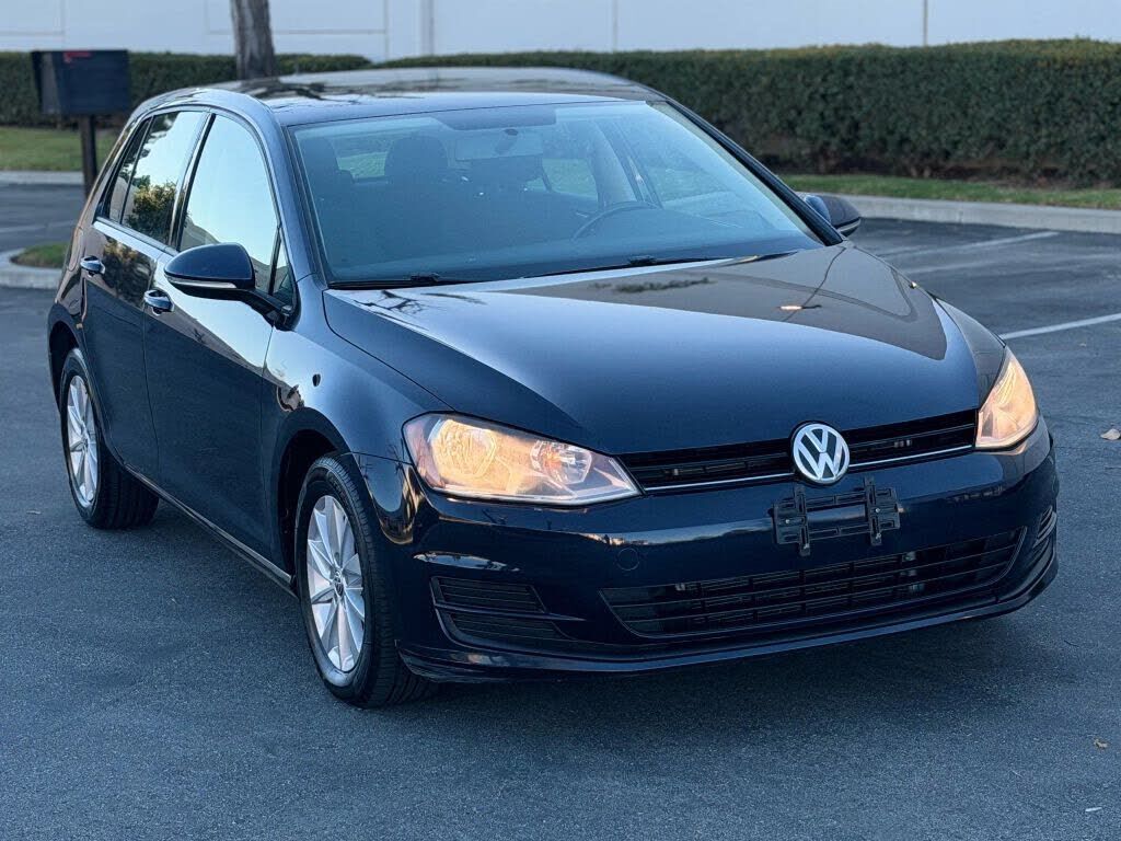 2017 VOLKSWAGEN Golf