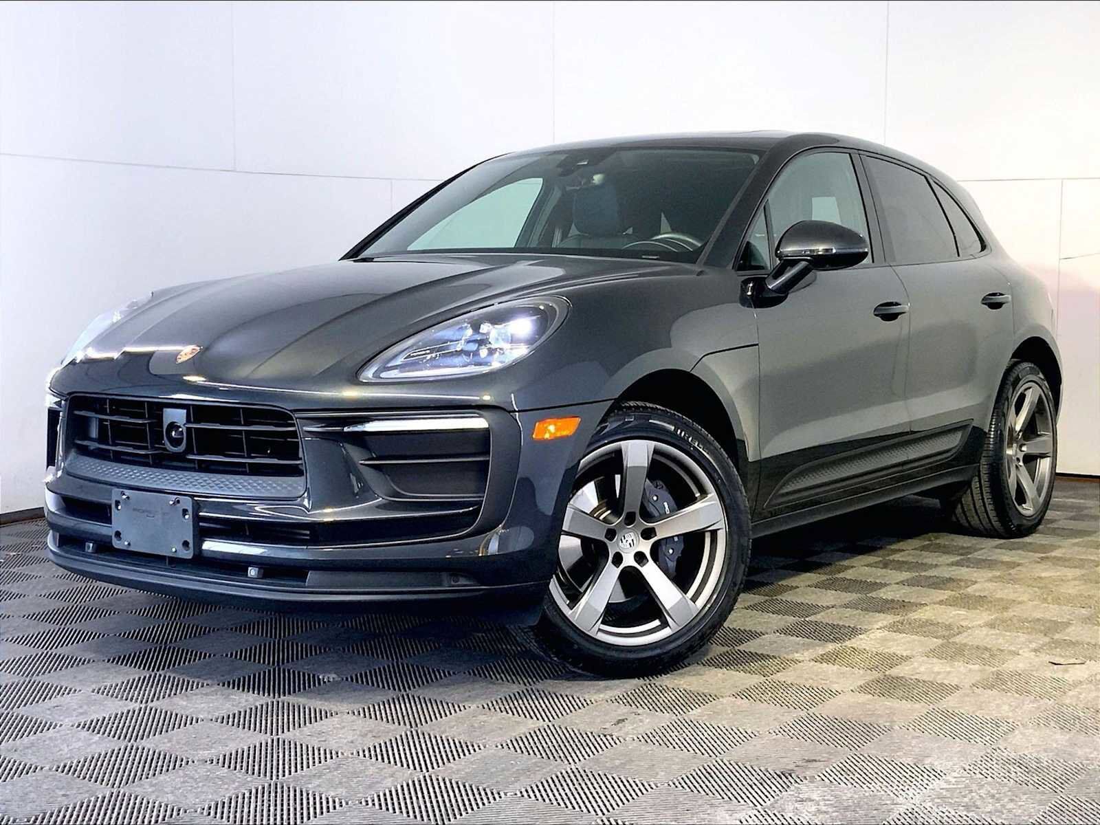 2024 PORSCHE Macan